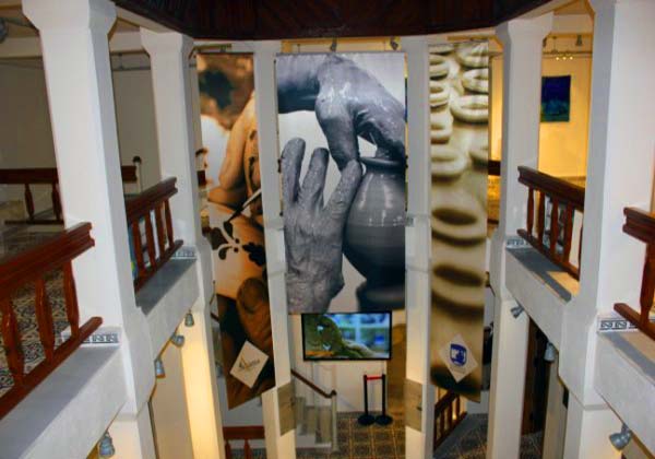 çanakkale iris hotel aynalı çarşı gezilecek yerler seramik müzesi